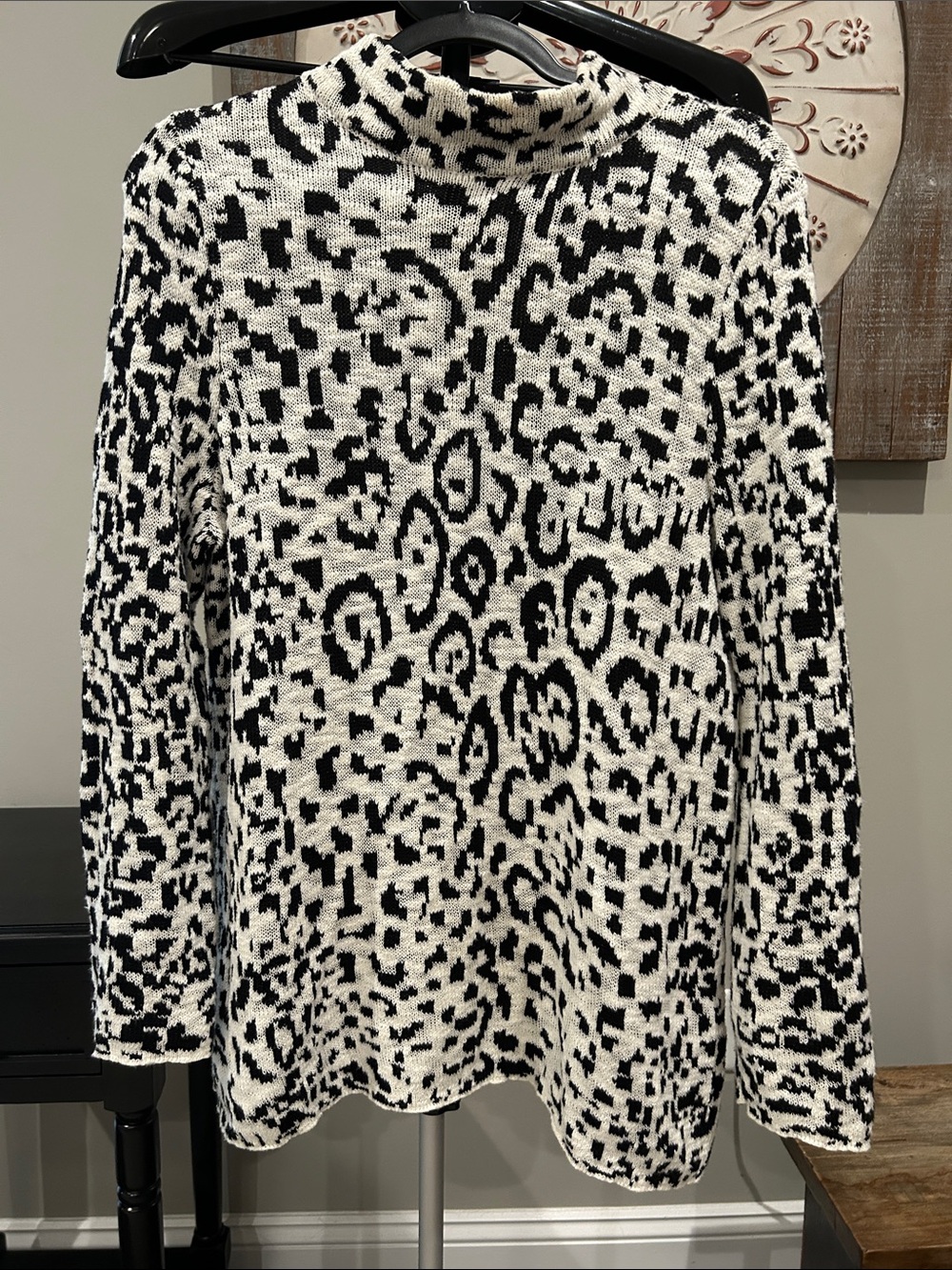 Chico's Women’s Black & White Print Mock Neck Sweater/ Tunic length chicos Sz 1